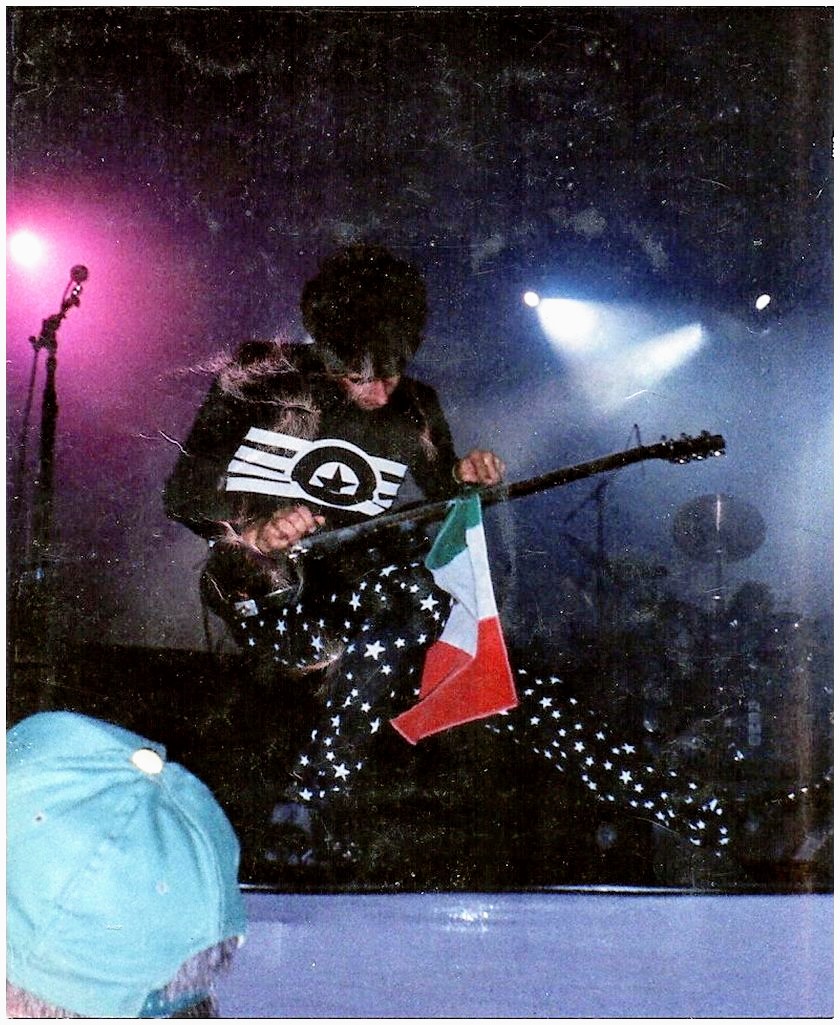 SODA STEREO | Dynamo Tour 
Presentación de DYNAMO en la Plaza de Toros Monumental de Monterrey 
México, 25 de febrero de 1993

Fotos: Max Side Car / Rolando Sánchez 

Más fotos: 
facebook.com/14648887950762…