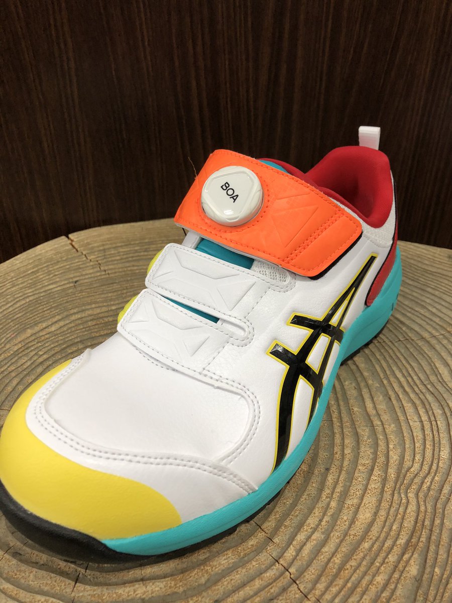 アシックス CP307BOAが入荷しましたが、限定カラーも同時入荷してます!
めちゃ派手ですよー😆
#アシックス
#安全スニーカー
#いちのせ倉敷店 https://t.co/hAGujDpg3S