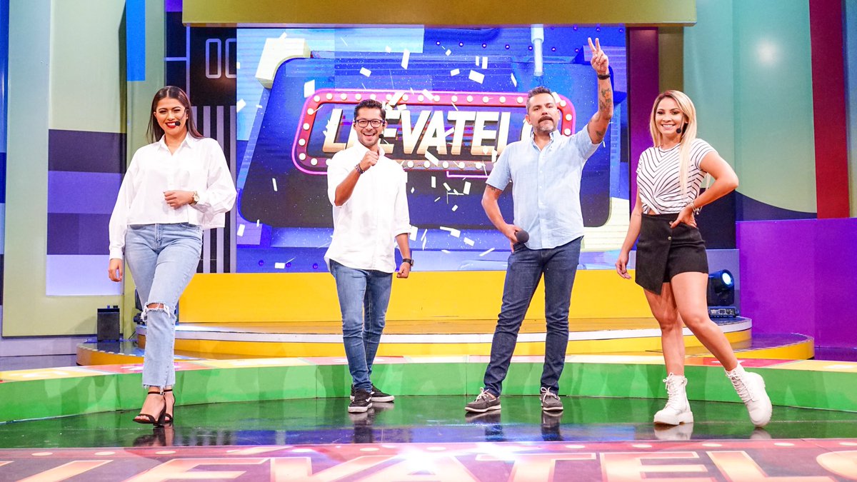 llevatelotcs's tweet photo. ¡Bienvenidos! 🥳 Ya estamos en VIVO 🎉

¡Déjanos tus saludos para leerlos al AIRE! 🤩

¿Y ahora quien jugará por vos? #Tete #Chacalo #Liz #Pechito 😎 https://t.co/gKyfh2E4vM