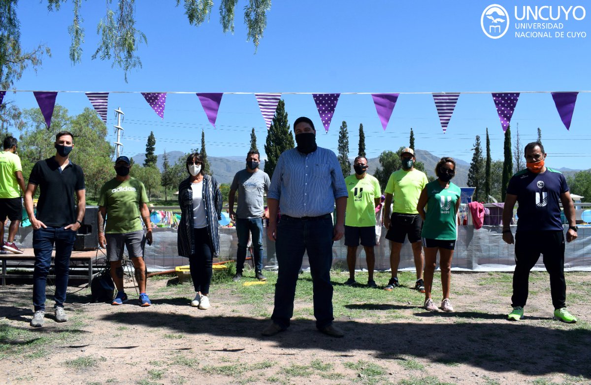 BienestarUNCUYO's tweet photo. 🏊Muestra de #Natacion en el @CUncuyo

👉Niños y niñas de la Colonia de Verano de la @UNCUYO pudieron exhibir lo aprendido este verano en la pile.

📆Mañana continúa la muestra a las familias, siguiendo los protocolos sanitarios.

#DeportesEsBienestar https://t.co/gqje6hdIj6