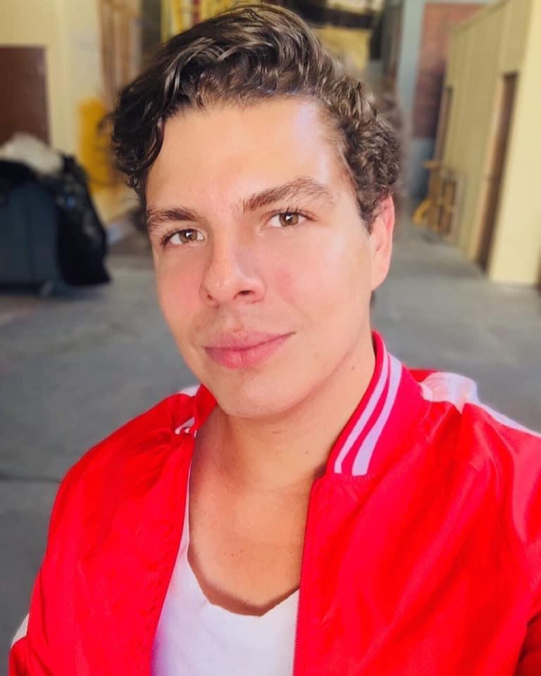 SebasResendiz's tweet image. ❤️❤️❤️❤️❤️❤️ #redismycolor #red