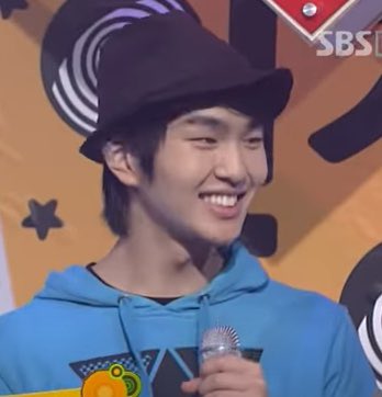 LeeRan1214's tweet photo. Let's make people guess how many years apart are these 2 Jinki photos uwu https://t.co/5V83B1Fv9Z