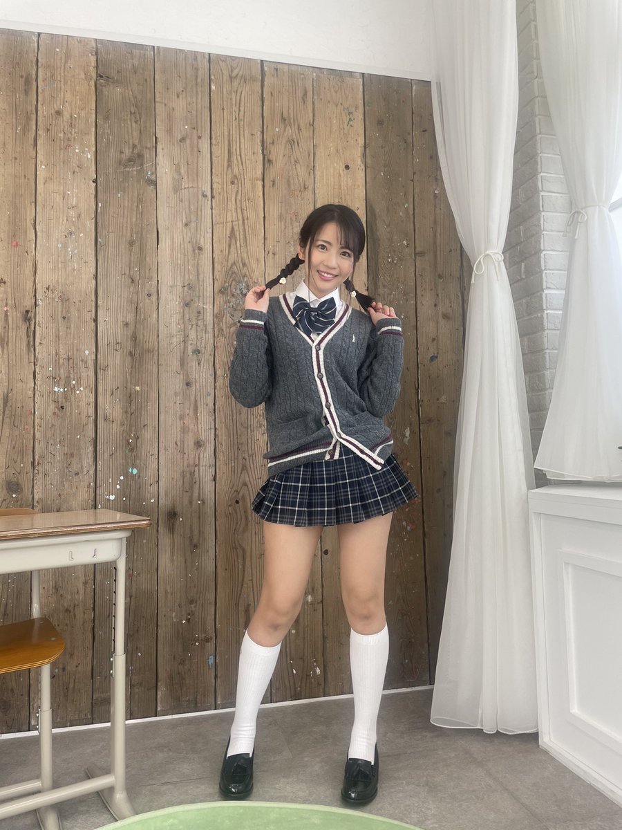 佐々木萌香Moeka Sasaki in an intimate setting her eyes full of desire