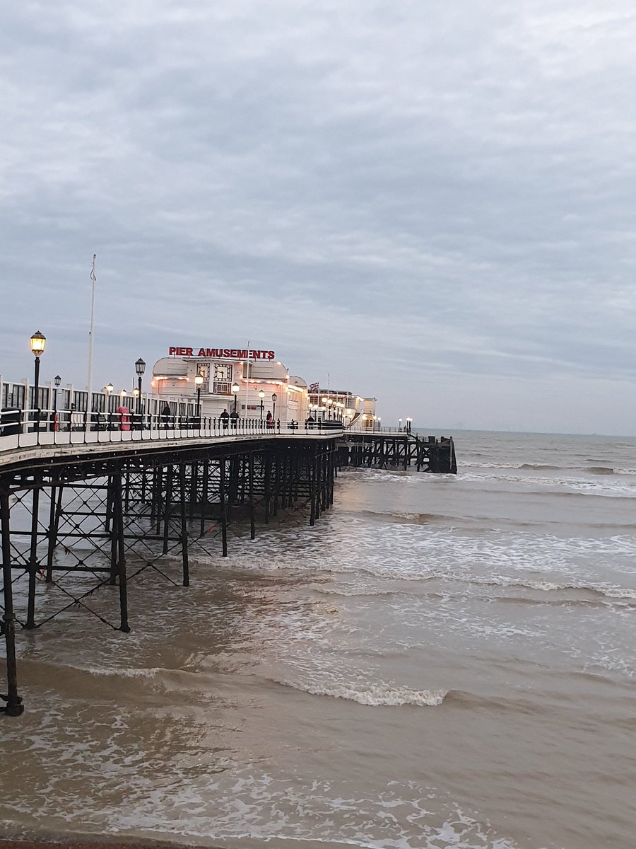 Worthing pier looking fabulous this evening. #sunnyworthing #spring #pieroftheyear