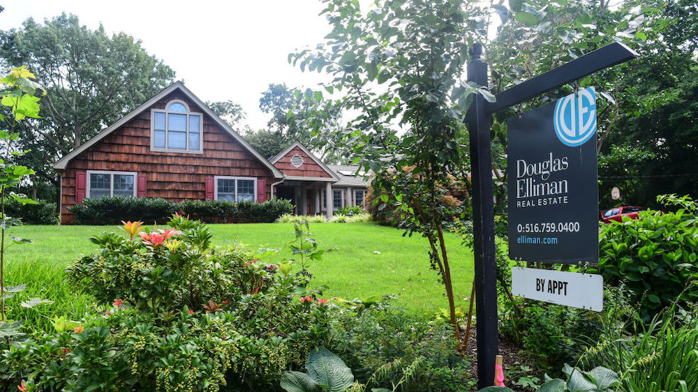 Rising Rates Damp Mortgage Applications Ahead of Spring Selling Season dlvr.it/RtQ36K