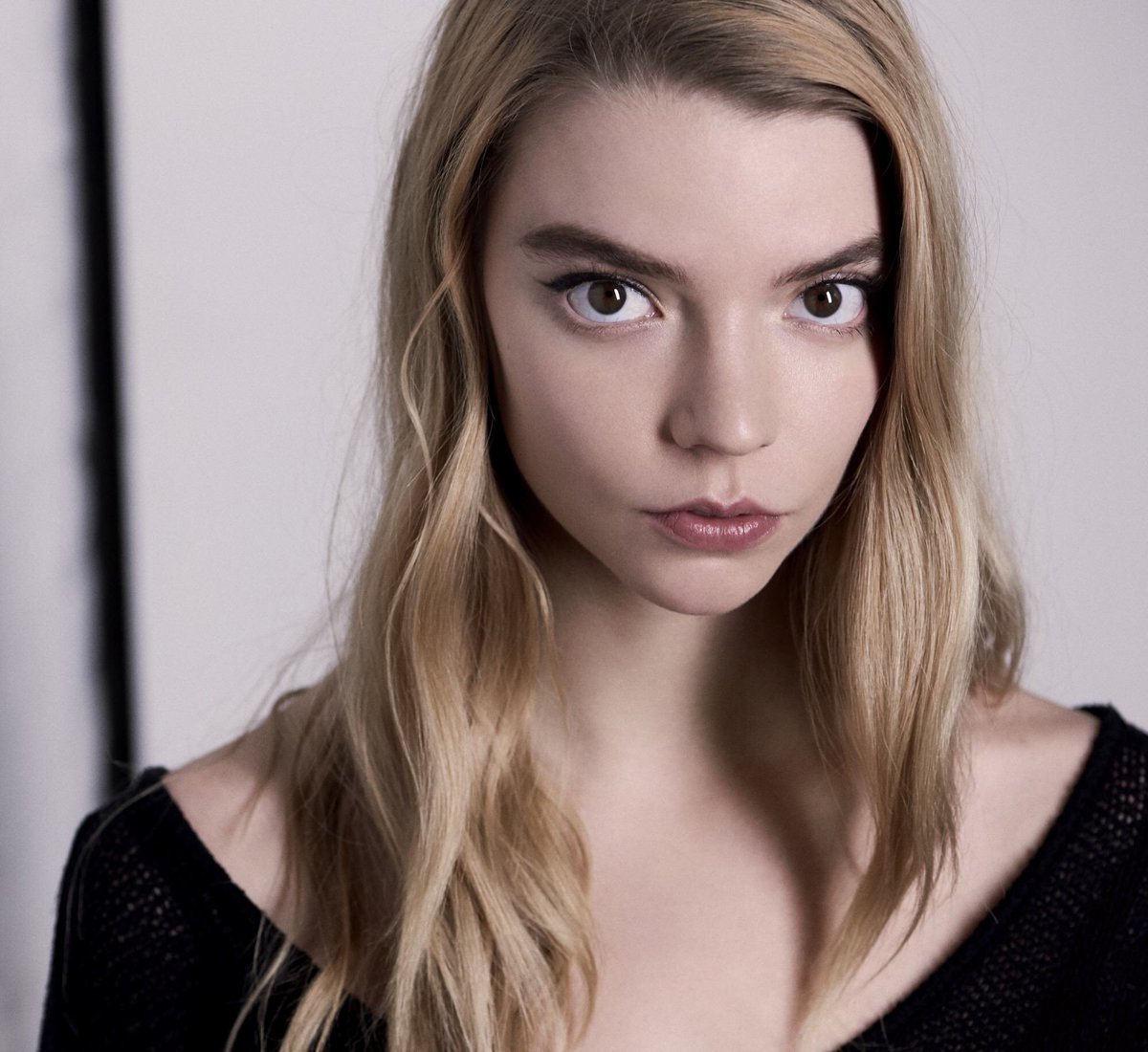 kingclem69's tweet photo. Anya Taylor Joy has murdered Carly Rae Jepsen after Carly threatened to out her. She always was more of a Swiftie. #killmemaybe #thoroughdeads #checkmate #maplesyrup #latina https://t.co/J4k1M0psfp