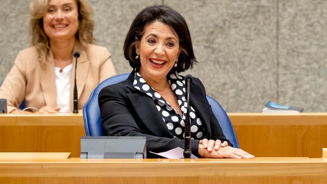 TuitMark's tweet photo. Drie weken voor de verkiezingen komen anonieme bronnen met kritiek op @khadijaArib. Een van de beste Kamervoorzitters die we ooit hebben gehad. Stelletje #lafbekken zijn het ! Go @khadijaArib ! https://t.co/BedxrvAPhz