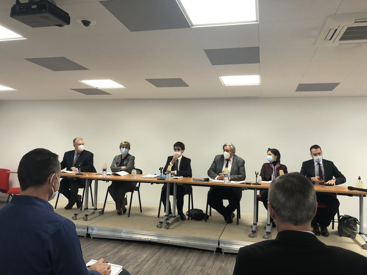 HGaridel's tweet photo. Réunion organisée au CDG13 par Georges Cristiani, président de l’Union des Maires : Benoit Mournet, sous-préfet à la relance, a présenté aux maires et représentants des Bouches du Rhône le Plan de relance avec un Focus sur les mesures pour les communes et leurs entreprises https://t.co/1YO5VQUEJm
