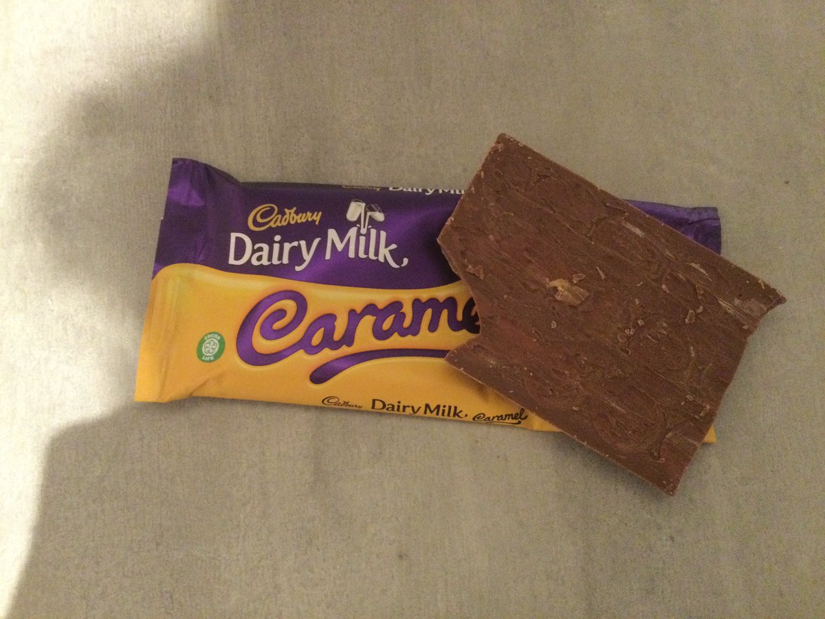 PiggyEllarr's tweet photo. @CadburyUK there’s nothing we love more then ending the night with a caramel dairy milk...with no caramel in https://t.co/QlEijHaH61