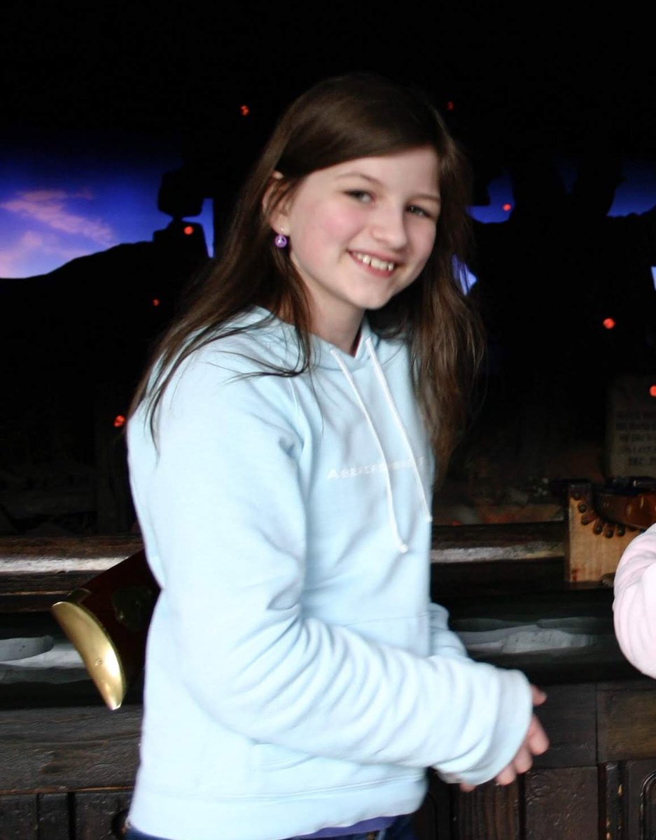 ramencult's tweet image. My #NEDAwarenessِWeek “before and after” is me when I was first developing an eating disorder vs. me now, because early eating disorder onset is becoming more common and because if you’re in that situation, it doesn’t have to define your trajectory in life.