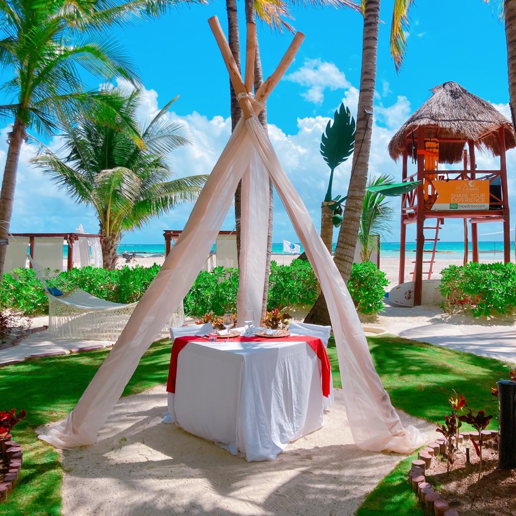 Meal with a view 🌴🍴🏖
Where is your El Dorado favourite place to eat?