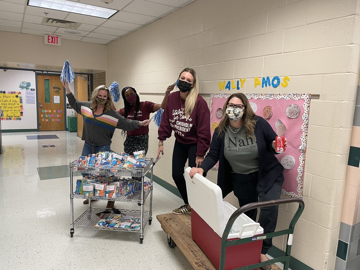 MrsHalstead_DCE's tweet photo. We love our admin at @DeerCreekElem !!! #DCE_StrongerTogether https://t.co/1v9CHrzbE3