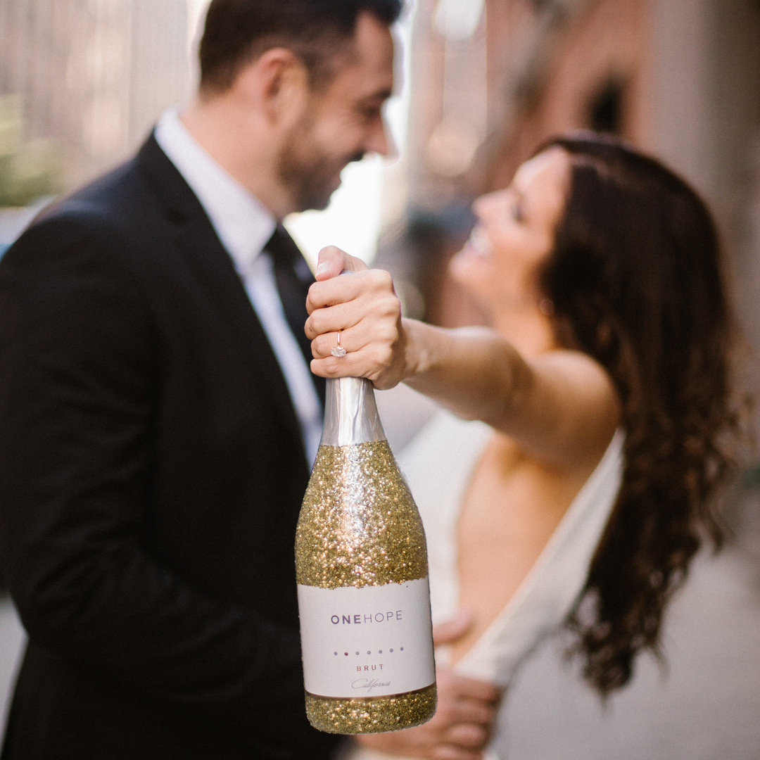 ONEHOPEWINE's tweet photo. Our final Love Story comes from a trailblazing member of our Cause Entrepreneur Community, Jes Landau and her husband Mike! Tune in to our Instagram Live at 5pm PST to chat with them and learn more ❤️ https://t.co/I5nkGBvITO