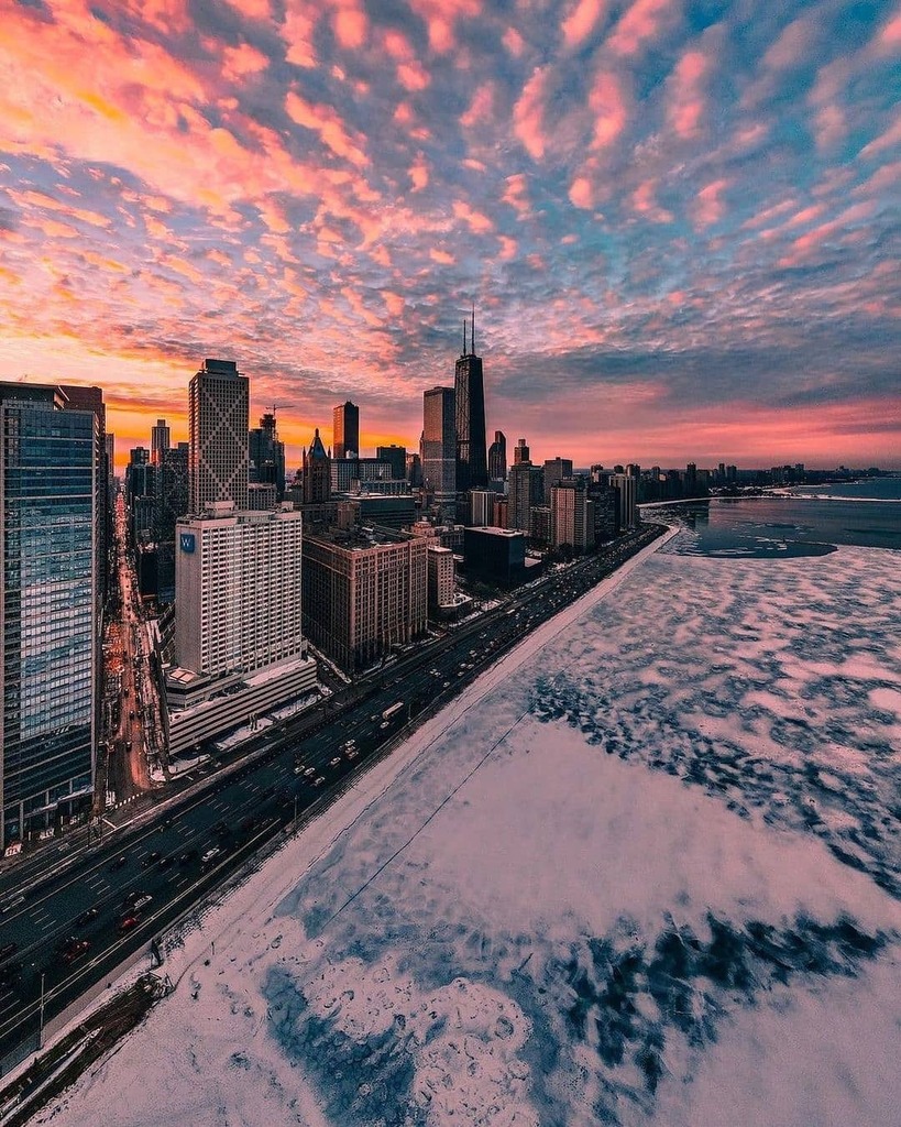 voyagenfrancais's tweet photo. [CHICAGO en français ]Magnifique coucher de soleil sur Chicago ☀️

Credit 📷@itsryan 

#chicagoenfrancais #choosechicago #ChooseChicagoFR #rivernorth #rivernorthchicago #sunset #sunsetchicago #michiganlake #Chicagohome #chicagoshots #chicagophotographer https://t.co/MthSUJxA6b