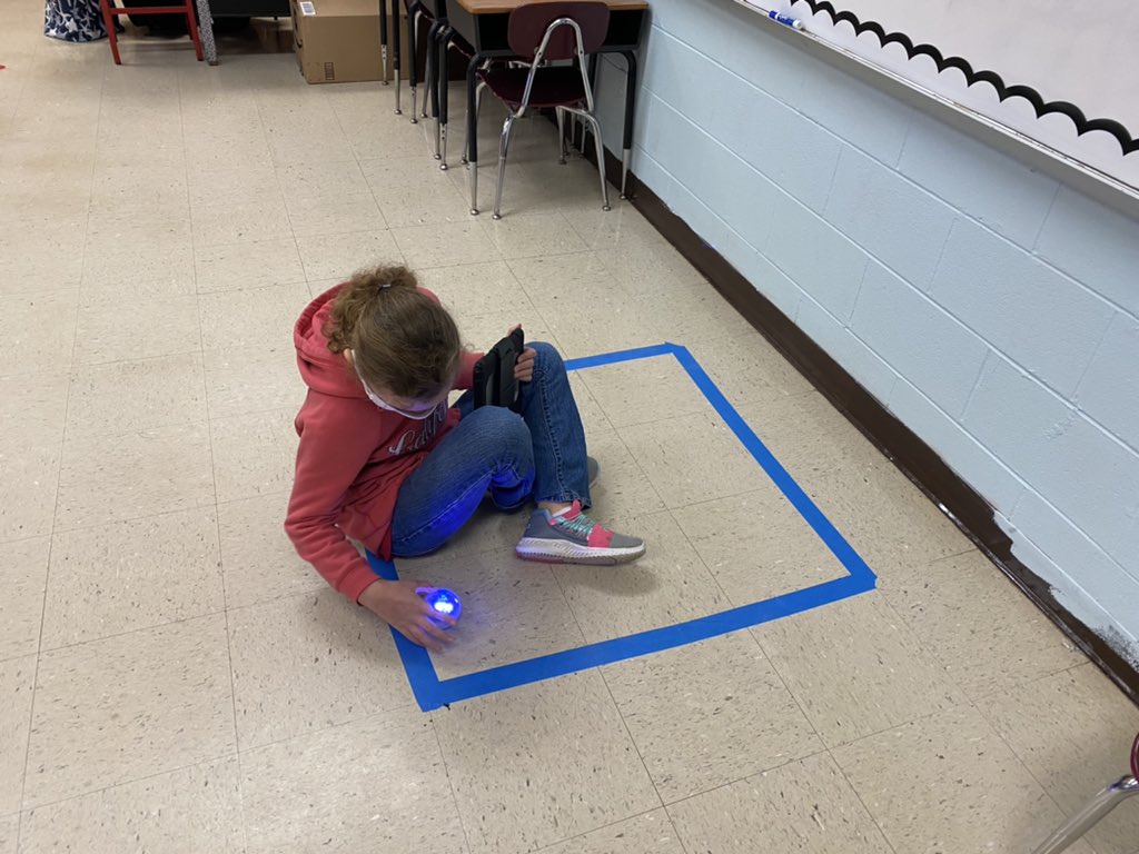 beetheridge's tweet image. Challenge Time! Dash &amp;amp; Dot, Lego Building, Sphero, and Stop Motion! #ccgifted #etheridgegifted #saksgifted #challengetime @ccboe_news @amybshelly