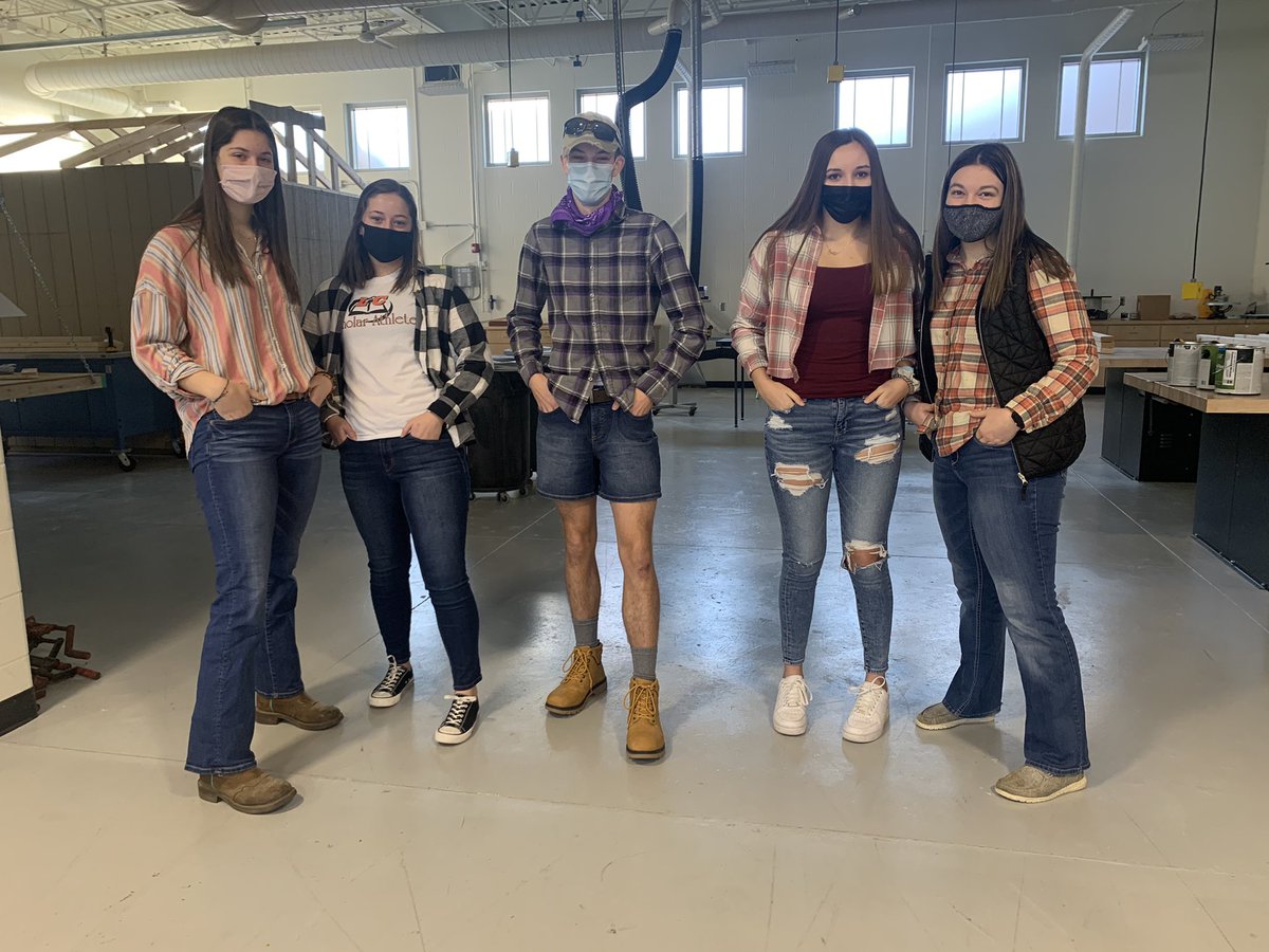 LCFFA1's tweet photo. Todays spirit day was to dress in your best country attire. Enjoy some featured outfits from our students. We also had a visit from Anna Mathis, our National FFA Secretary! #NationalFFAWeek #LCFFA https://t.co/FmE8hnT41y