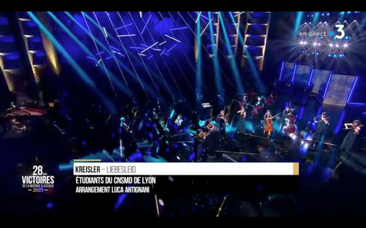 EtudiantsCNSMDL's tweet image. Merci Valentin Seignez-Bacquet, Sarah Khavand, @liscia_pierre, Sophia Fournier, Axelle Tahiri, Ugo Vacchetta, Yin-Yin Wu et Noé Garin pour ce bel hommage à #IvryGitlis aux #Victoires2021 ! @MariannePiketty 🙏👏