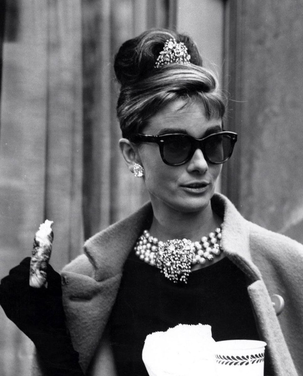 timeincolours's tweet photo. The beautiful Audrey Hepburn. #audreyhepburn https://t.co/EzTNOkcQnu
