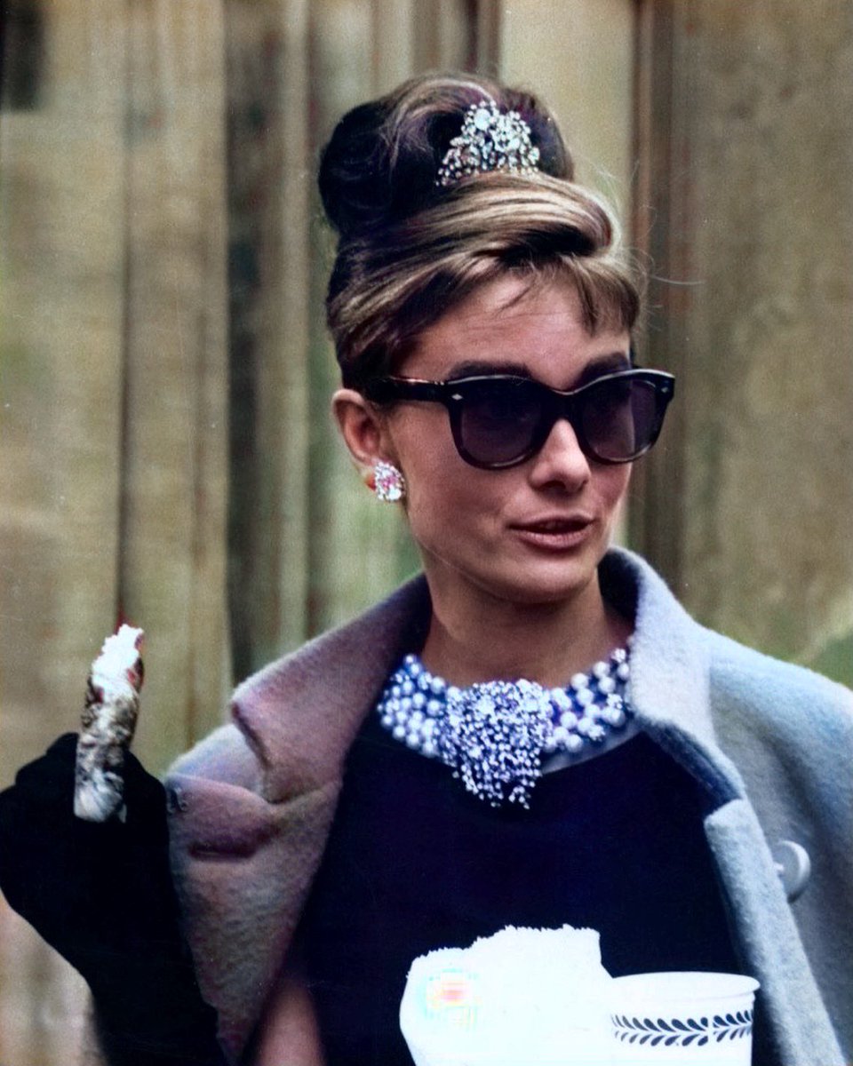 timeincolours's tweet photo. The beautiful Audrey Hepburn. #audreyhepburn https://t.co/EzTNOkcQnu