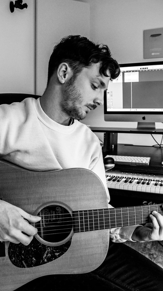 New Song OUT Friday with <a href="/buntmusic_/">BUNT.</a>  &amp; <a href="/DivinersMusic/">Diviners</a>  

#newmusic #tombailey #OUTOFTIME