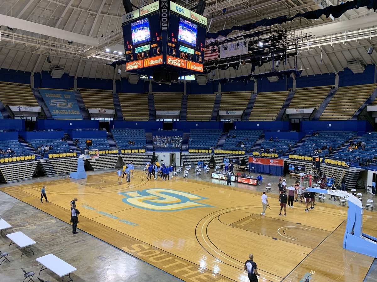 RT @ReggieChatman: Middle of the day basketball in the Minidome
#Southern and Alabama A&M about to get going. @WBRZ https://t.co/51fTZ6GASC