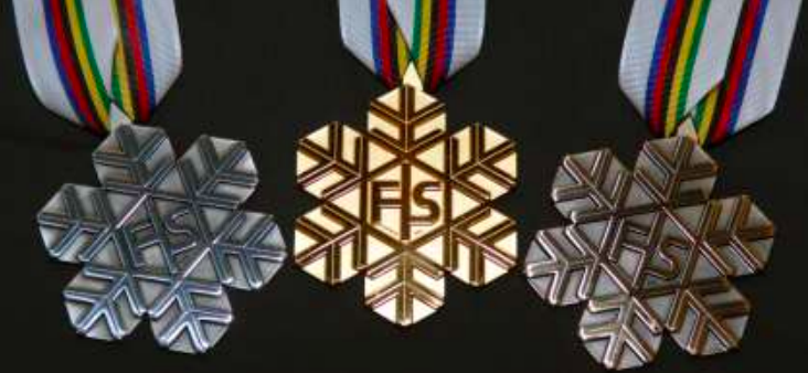 Odštevamo!
Še 4️⃣ dnevi do svetovnega prvenstva v deskanju v alpskih disciplinah #Rogla2021!
🏂🏂🏂
4️⃣ - Štiri komplete medalj bodo podelili na Rogli. Dva v paralelnem veleslalomu in dva v paralelnem slalomu.
🏂🏂🏂
<a href="/TVSLOsport/">Športni program TV Slovenija</a> 
(foto: FIS)