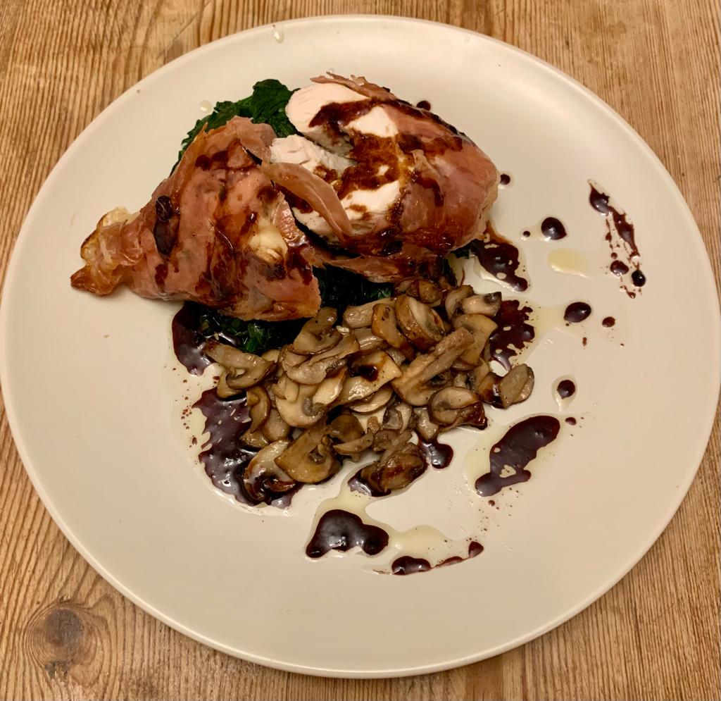 HarrietSoles's tweet image. Thanks for a fun cook along @AudiUK @TheoRandall. Here's ours plated up 😋#audipresents