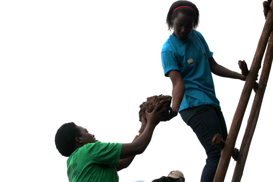 Ignacendyzy's tweet photo. #AERGGAERGWeek udutera ubutwari tugatarama, tugahiga, kugabirana bigashyira kera, ikizere cy'ubuzima cyikaganza i wacu, ubuzima bugakomeza. #AERGGAERGWeek2021 https://t.co/A0WT9V6NdL