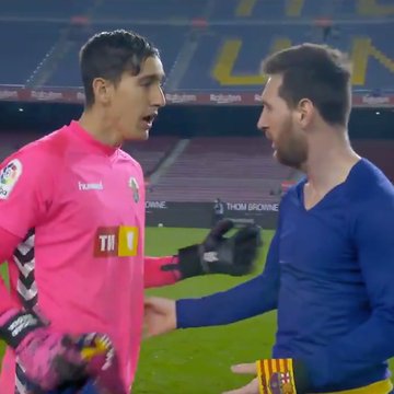 貴重 メッシからのユニフォーム交換の申し出に相手gkも驚き 超ワールドサッカー