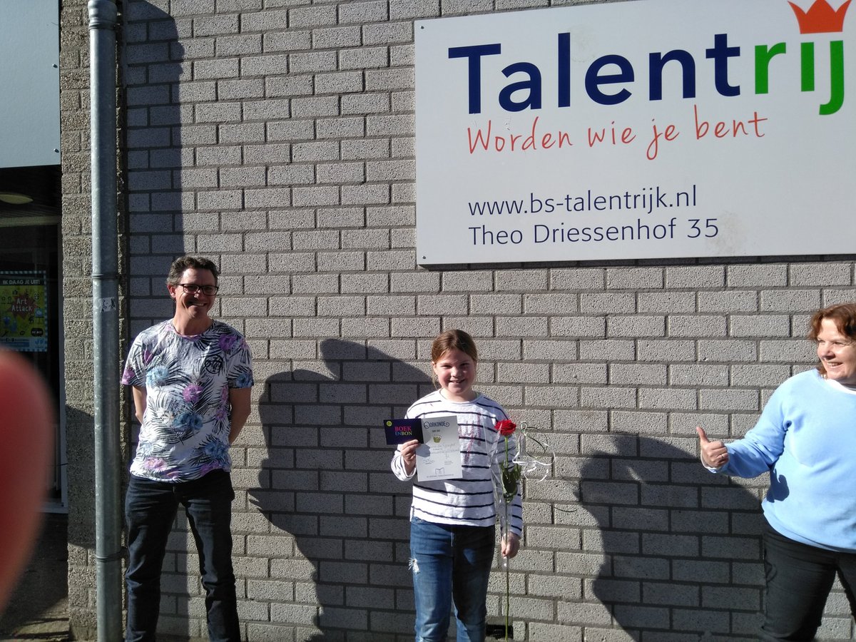 bibliotheekhp's tweet photo. Irene de Gruyter van BS Talentrijk is de Voorleeskampioen 2021 van Helmond!  Vandaag is de uitslag bekendgemaakt.  18 schoolkampioenen hebben deelgenomen aan deze spannende wedstrijd, die dit jaar helemaal online gehouden werd. Gefeliciteerd Irene!
https://t.co/DfytlmeUCy https://t.co/6vC6tRnCeC