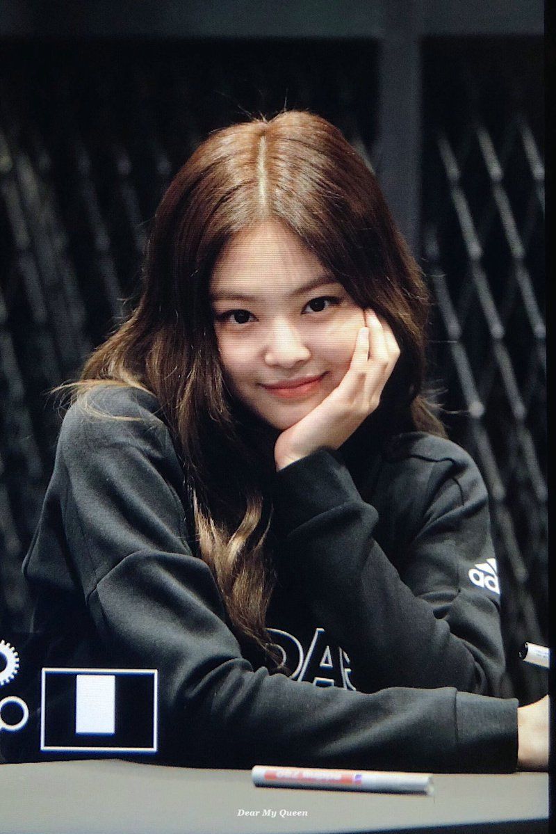 Areli_Yam25's tweet photo. #RespectJenniePrivacy
Por favor respeten su privacidad, ella al igual que todos es un ser humano y tiene todo el derecho de poder amar, salir con quién quiera y ser feliz.🖤❤️ https://t.co/yyv66hlADE