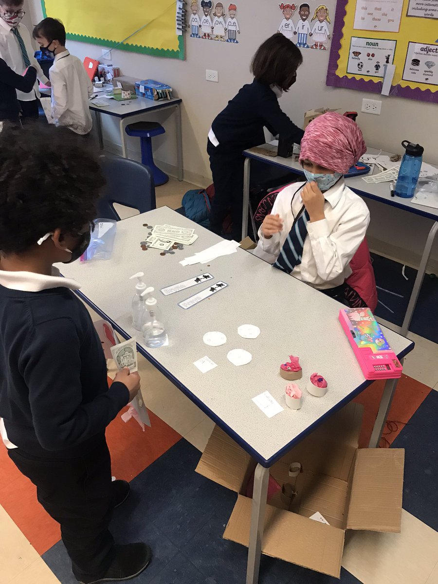 BISCLPYear3's tweet photo. #Graciousgorillas created their own stores today. They had a lot of fun adding up the total purchase cost and giving change. Some even chose to borrow money and learned about interest rates. https://t.co/aaSDhOqA4W