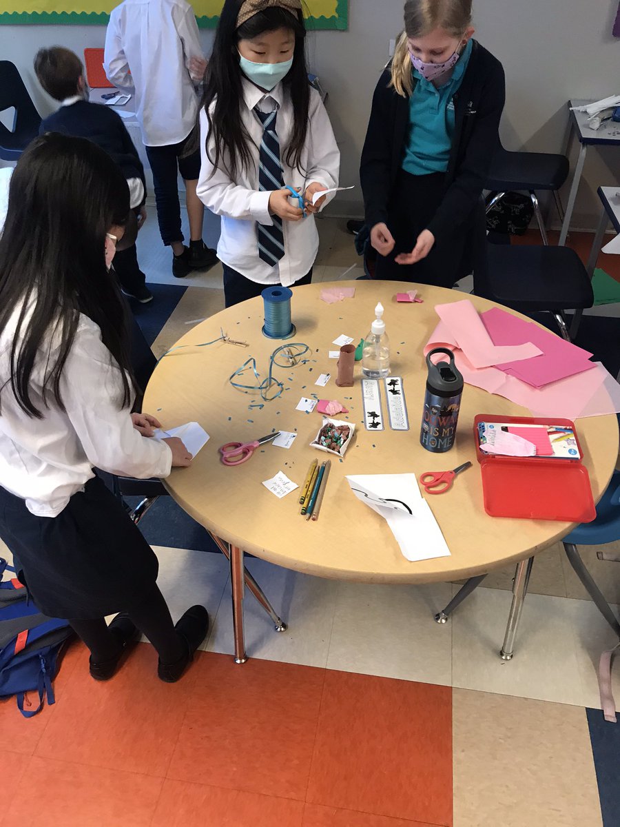 BISCLPYear3's tweet photo. #Graciousgorillas created their own stores today. They had a lot of fun adding up the total purchase cost and giving change. Some even chose to borrow money and learned about interest rates. https://t.co/aaSDhOqA4W