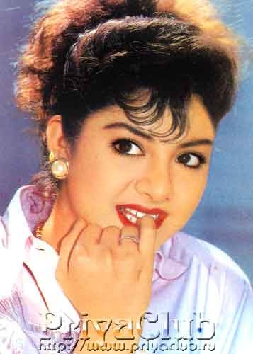 Happy birthday divya bharti love u    such a cute , gorgeous and beautiful girl . Innocence is ur USP      