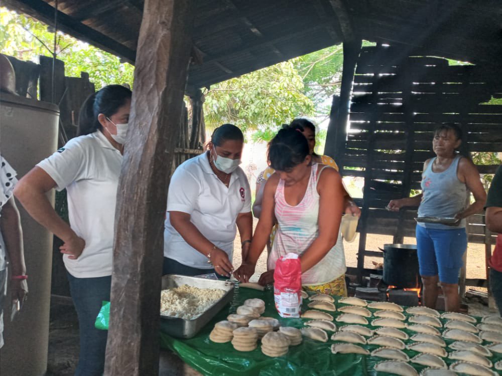Mauricio_Mon's tweet photo. De la Mano de Dios y con el apoyo de cada uno de Ustedes mis amigos y Vecinos queridos llegaremos a Levantar Nuestro Puerto Suarez
Gracias por cada muestra de Cariño,de Apoyo y compromiso de que este 7 de Marzo comienza un Nuevo Tiempo.

#MauricioMonteroAlcalde https://t.co/2Q2emz00n1
