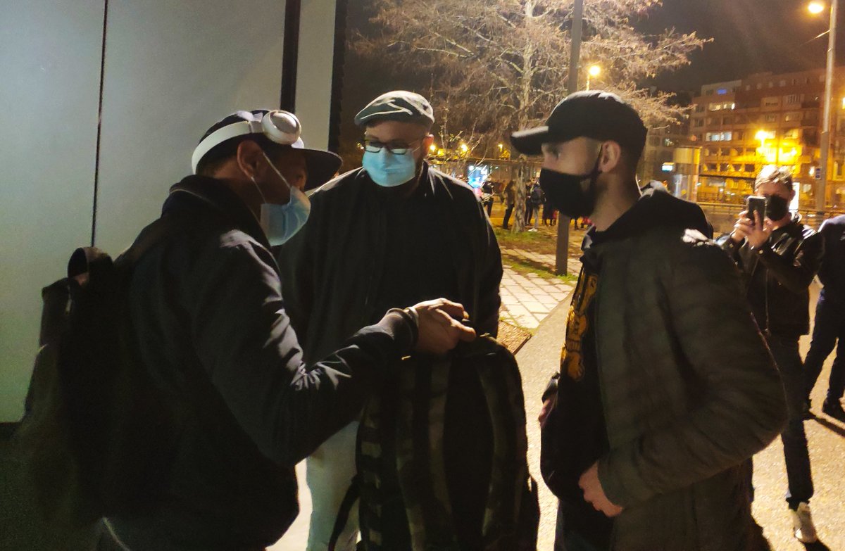 Le joueur du Racing #RCSA Adrien Thomasson #EtgAdrienOff en fer de lance des maraudes pour les sans-abri à Strasbourg
francebleu.fr/infos/societe/…