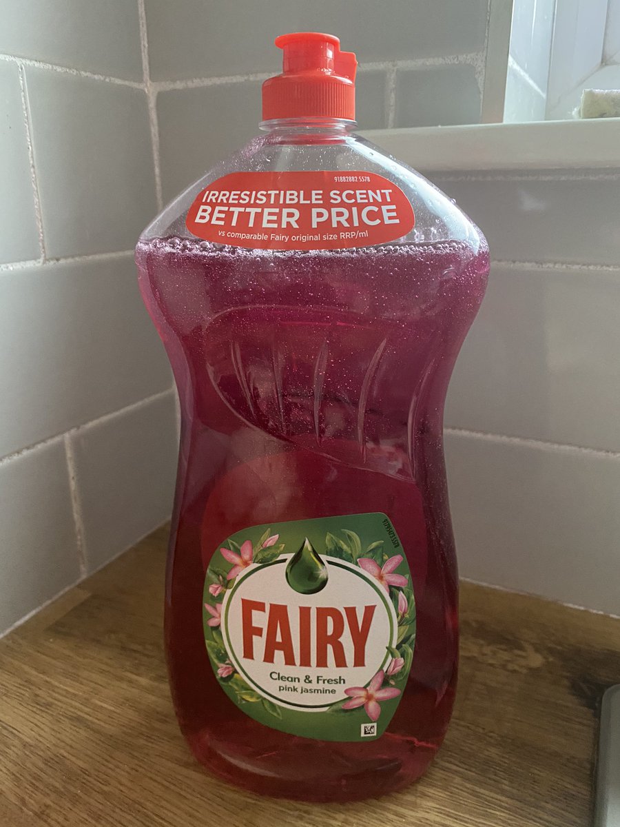 TheLighthouseCe's tweet photo. Today’s reason to smile........pink Fairy liquid for a pink palace #ProjectPinkPalace #Fairy #Kitchen #PinkJob xxx https://t.co/KSzA1nQOnA