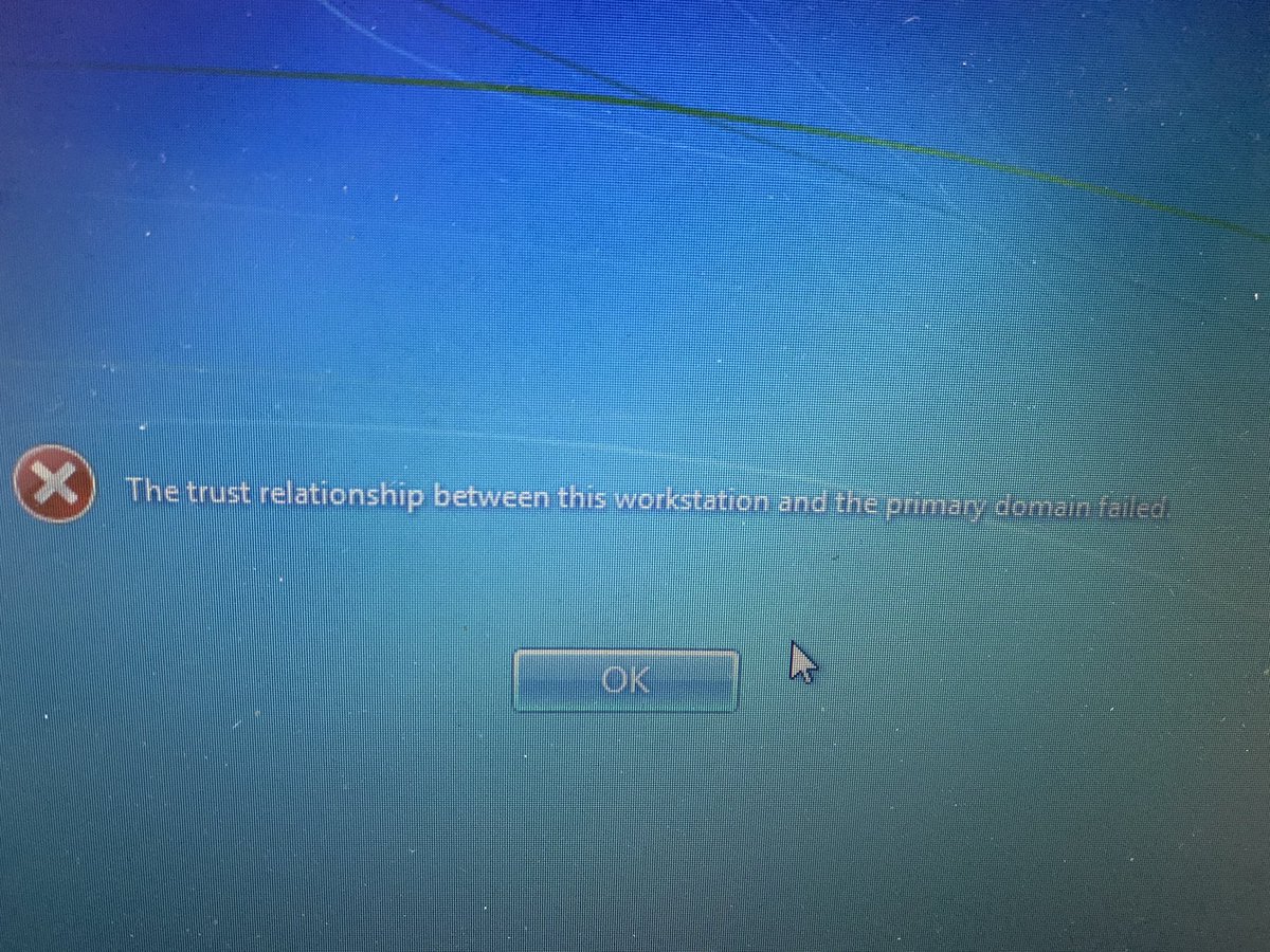 marau_tiko's tweet photo. My laptop was having a secret relationship! Now they having trust issues🤦🏽#FailedRelationship😂 https://t.co/zdE6DkwLiU