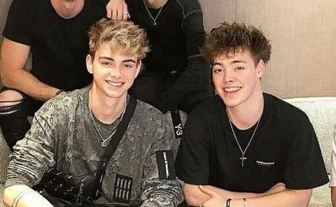 HeloGarcia5's tweet photo. Zach:Verdade ou desafio? 

Corbyn:Verdade!!! 

Zach:É verdade que vc anda fazendo tico tico no fubá com a S/N? 

Corbyn:Ixi,primeiro que não é "tico tico no fubá",é fazer amor,e segundo,oq minha vida sexual excitante tem haver com a sua!? 

Zach:Então é um sim? 

Corbyn:Óbvio! https://t.co/0L6dgjMetS