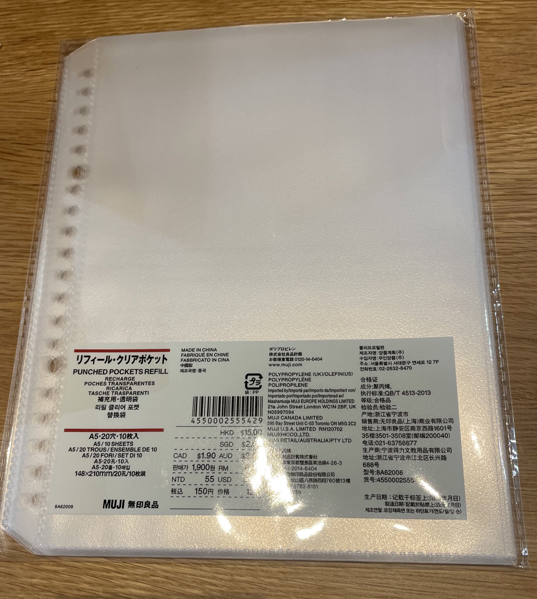 いずみん こっちは無印のa5リングファイルとクリアポケットで作った未パキ収納用レフィル ファイル190円 ポケット10枚150円 素材の丈夫さはあるが レフィルの透明度がamifaに比べると少し白っぽくてザラザラ プリチケ収納 T Co Inzbeof7vm