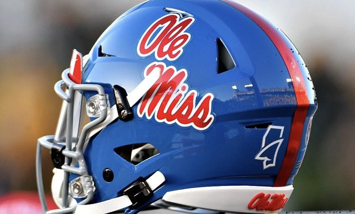 ChosenOneCull's tweet photo. First and for most I just want to thank God! I’m beyond blessed and thankful to receive my first SEC offer from Ole Miss🙏🏿
@CoachCPartridge @fratts26 @ChadSimmons_ https://t.co/usJ2xTGS6B