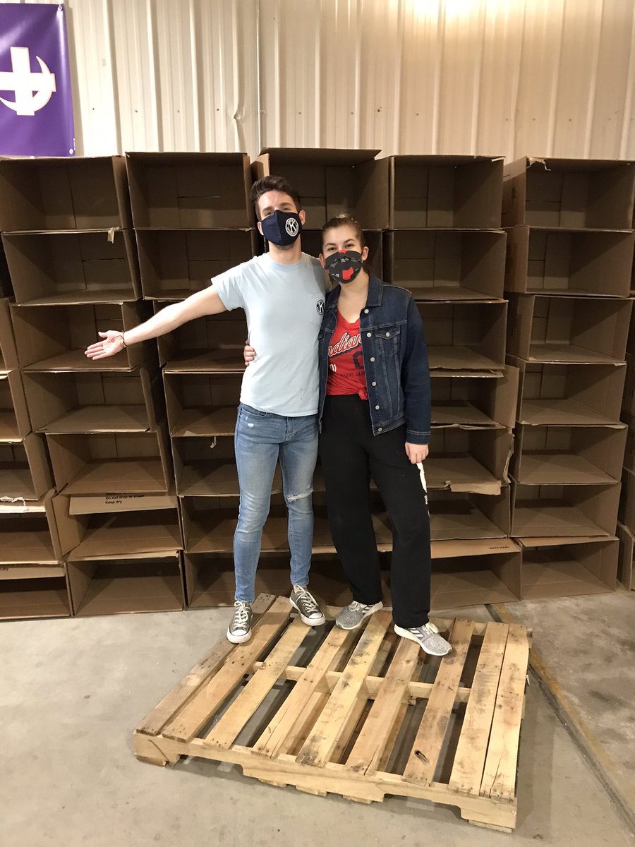 ballstatecki's tweet image. The outcome of President Andrew and President-Elect Bri’s boxing match at Second Harvest today 📦