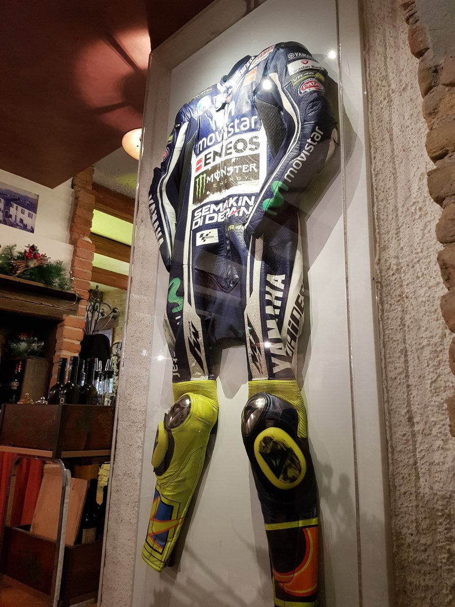 Hyza01's tweet photo. @ValeYellow46 @VRRidersAcademy @camilss 👍👍👍😘😘😘 https://t.co/YjZnqNBqAh