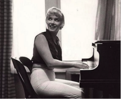 ClassicMovieHub's tweet photo. just love this candid shot of Marilyn at the piano :)
Author Gary Vitacco-Robles takes a look at The Seven Year Itch and Marilyn Monroe’s Immortal Iconic Image...
#MarilynMonroe #BehindTheIcon
https://t.co/Btc9rHQaHO https://t.co/NmiVdKXCPX