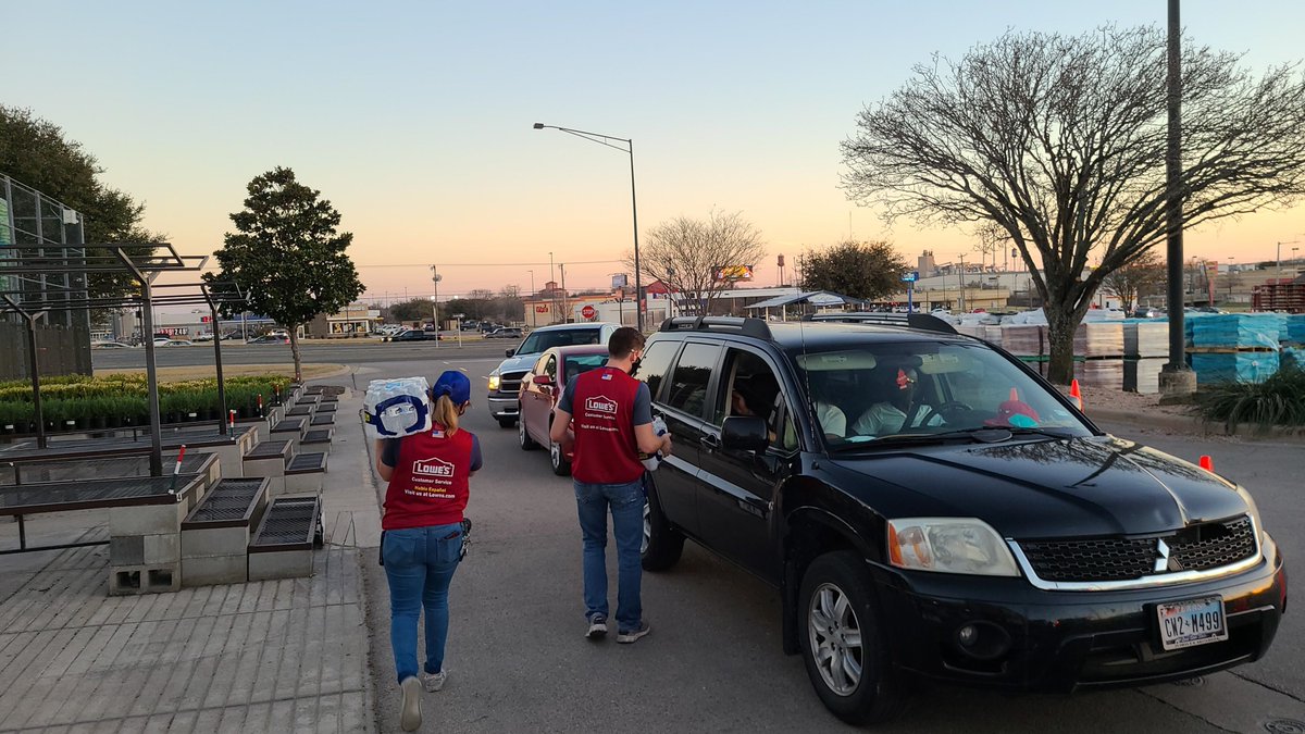 The struggle isn’t over for many in Texas, and our local teams in Austin, Hutto, Bastrop and Waco are still working hard to lend a hand with cases of water for those still recovering. Learn more about our support for those impacted by the winter storms: low.es/2ZMSOwz