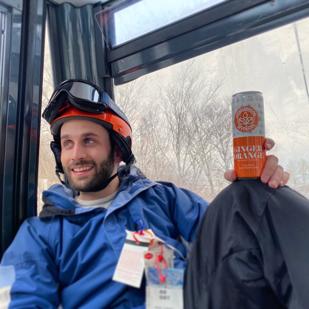 shimmerbevs's tweet photo. Midday Shimmer break on the Gondola to stay refreshed and relaxed 🚡 ⛷ 🏂
#shimmerseltzer #refreshedandrelaxed #cbdseltzer #feeltheshimmer #skithebeast #skitheeast #killington #cbd #cbdproducts https://t.co/5Qk9rWVZIM