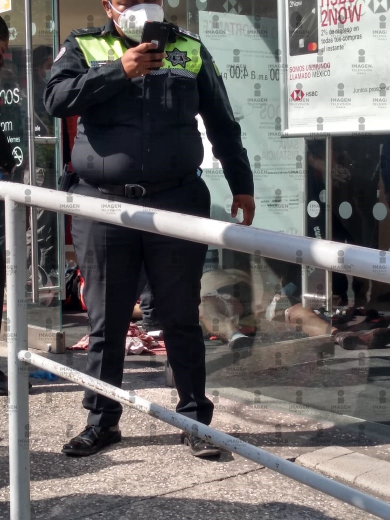 JCarlos_Valerio's tweet photo. #Ahora | Ocurrió un asalto en el HSBC de la 25 oriente y 2 sur. Hay una persona lesionada por impacto de bala. #Puebla

Vía: @chicapis_70 https://t.co/gskZIMs5F1