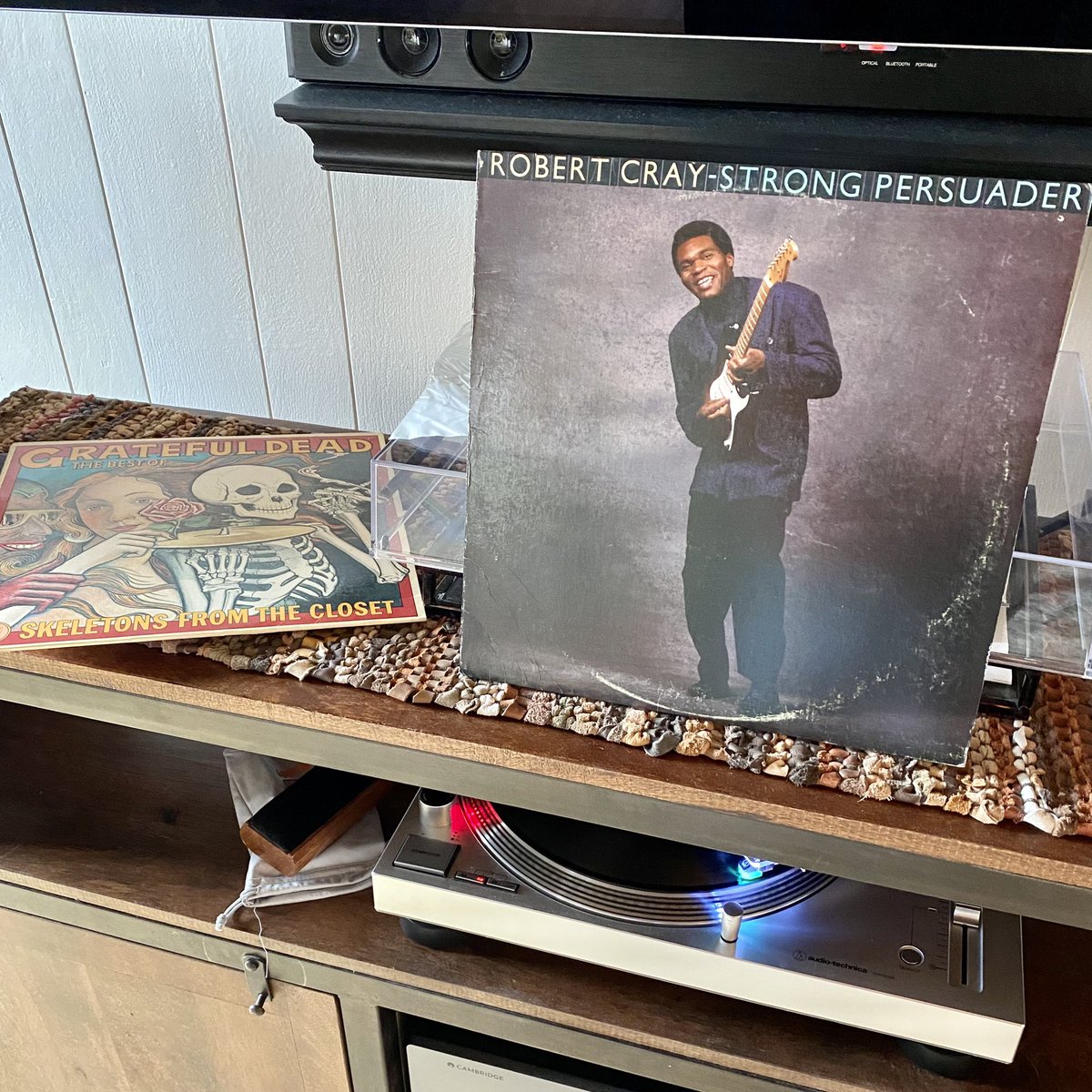 CMoneyKS's tweet photo. #WednesdayAfternoonVinyl #RobertCray #TheRobertCrayBand #StrongPersuader #TheMemphisHorns #Vinyl #PolyGramRecords #Mercury #HightoneRecords #1986 https://t.co/4vm5iIKXKu