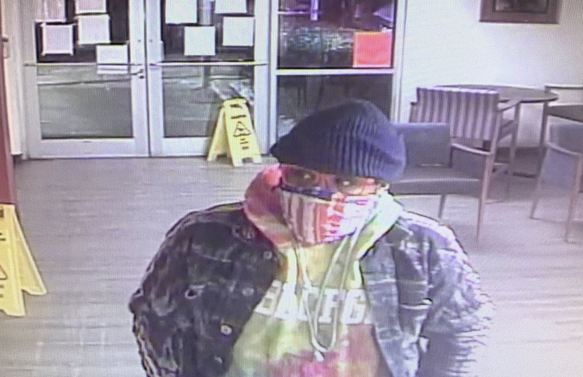 JacksonMSPolice's tweet photo. If you recognize him, the vehicle or have any additional info regarding this incident, call #CrimeStoppers at https://t.co/pmeMfXm3zw(8477). A cash reward is possible if your info results in an arrest. #CashforClues #Upto2500 #JPDWanted 2/2 https://t.co/KekZGx4OzH