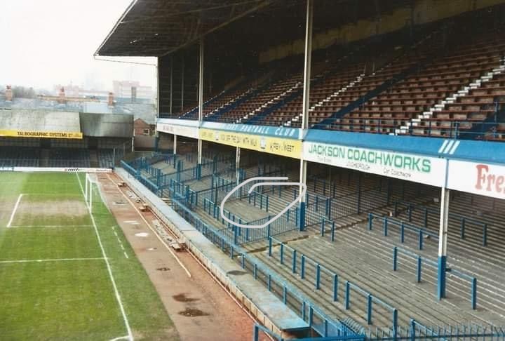 LeicesterFanTV's tweet photo. Right here ... that’s where I used to stand on the kop with all the lads ! Great days. DISCO. Beers, balloons, who are all the pies and so much more... that’s my memories of Filbo.. what’s yours ? Phil editor at Leicesterfantv #lcfc #leicester #leicestercity #pen2 #disco https://t.co/nO0Iryj7c1
